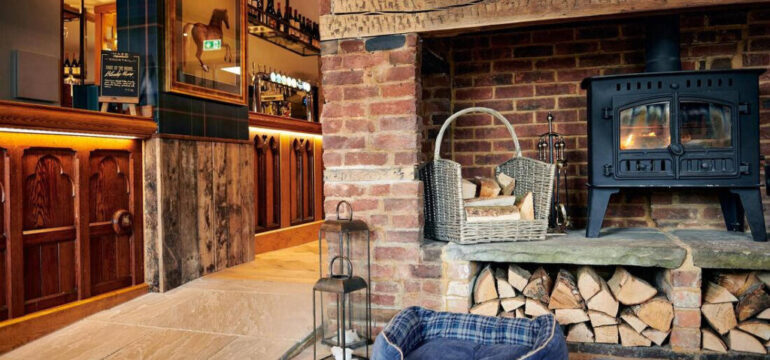 A Spotlight on The Hare and Hounds – Pub, Restaurant & Hotel
